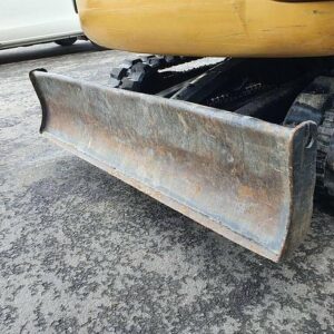 Mini Pelle Caterpillar 302.5 Occasion – Fiabilité et Performance Révisée – Image 3