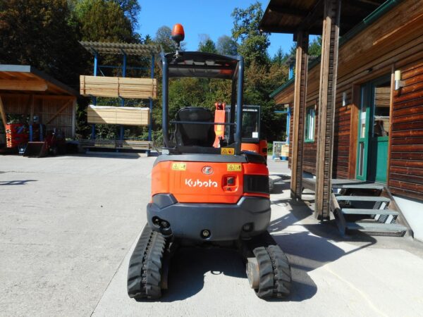 Kubota U27-4 avec godets et attache rapide