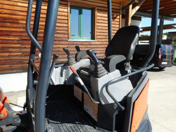 Mini-pelle Kubota U27-4 avec toit démontable