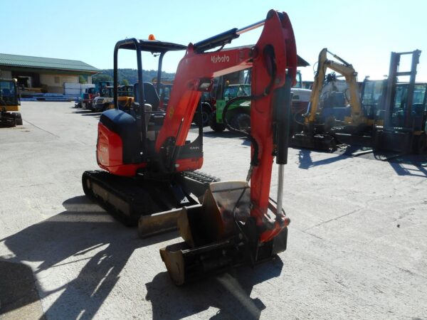 Mini pelle compacte Kubota U27-4 2.565 kg