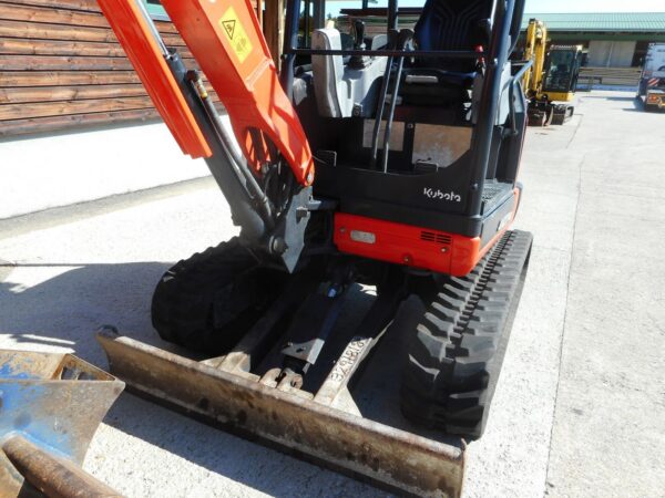 mini-pelle attache rapide