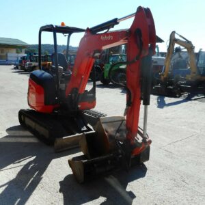 Kubota U27-4 – Mini-pelle compacte 2,5T avec godets et attache rapide – Image 6
